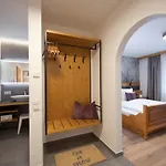 酒店 Vierjahreszeiten 4*