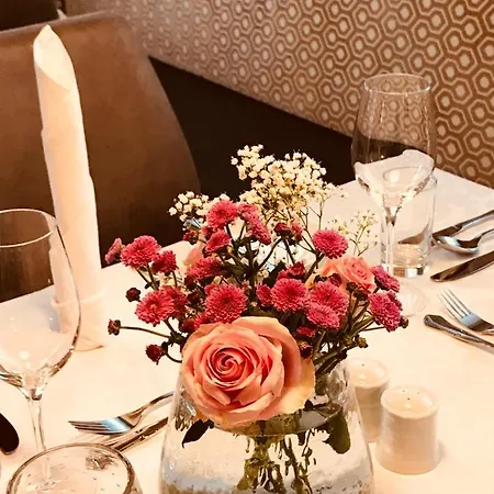 Vierjahreszeiten Hotel 4*