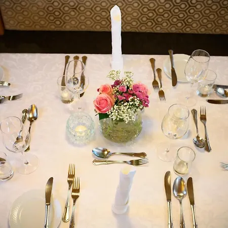 Vierjahreszeiten Hotel 4*