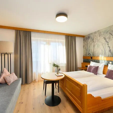 Vierjahreszeiten Hotel 4*