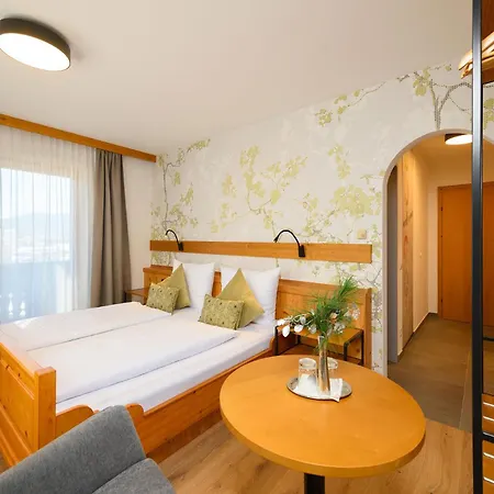 Vierjahreszeiten Hotel