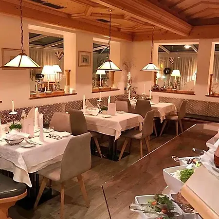 Vierjahreszeiten Hotel 4*