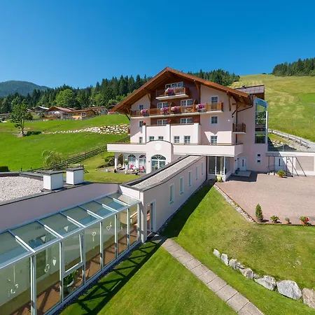 Vierjahreszeiten Hotel 4*