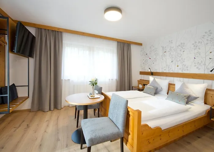 Vierjahreszeiten Hotel 4*