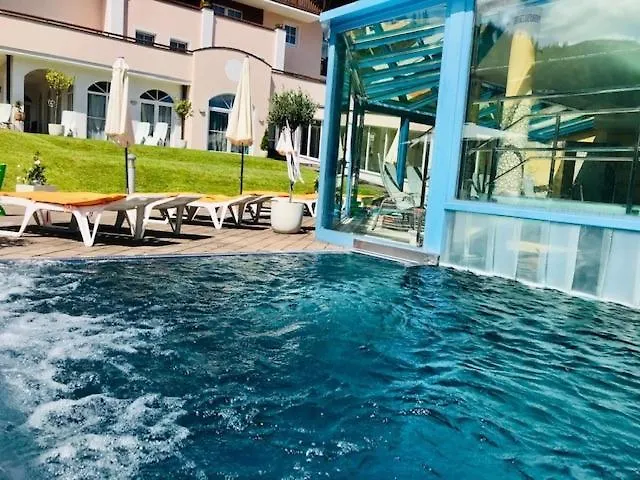 Vierjahreszeiten Hotel 4*