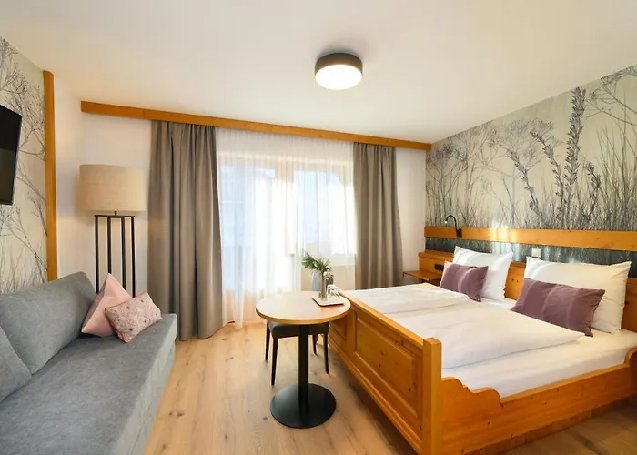 Vierjahreszeiten Hotel 4*