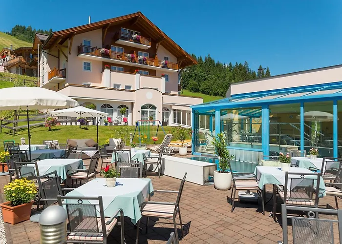 Vierjahreszeiten Hotel 4*